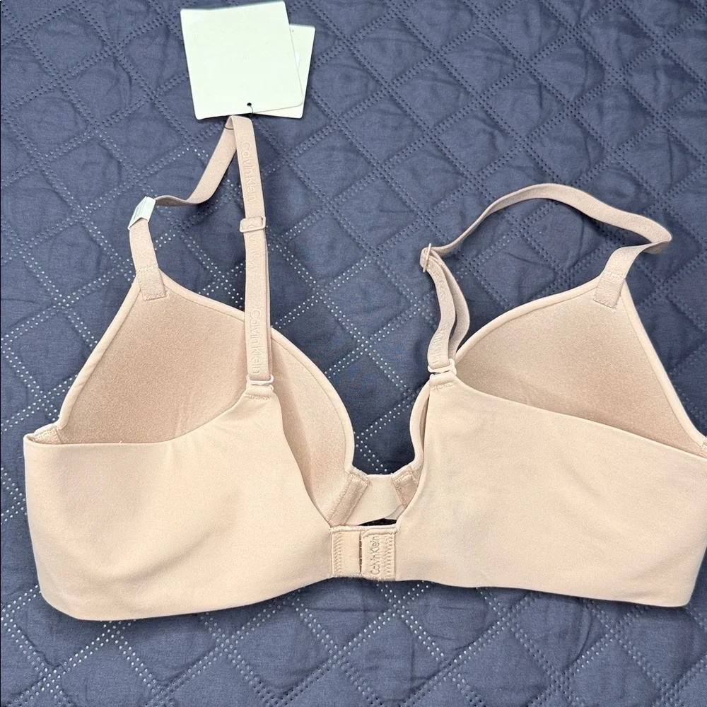NWT Calvin Klien Lightly Lined Full Coverage Underwire Bralette - Picture 2 of 4